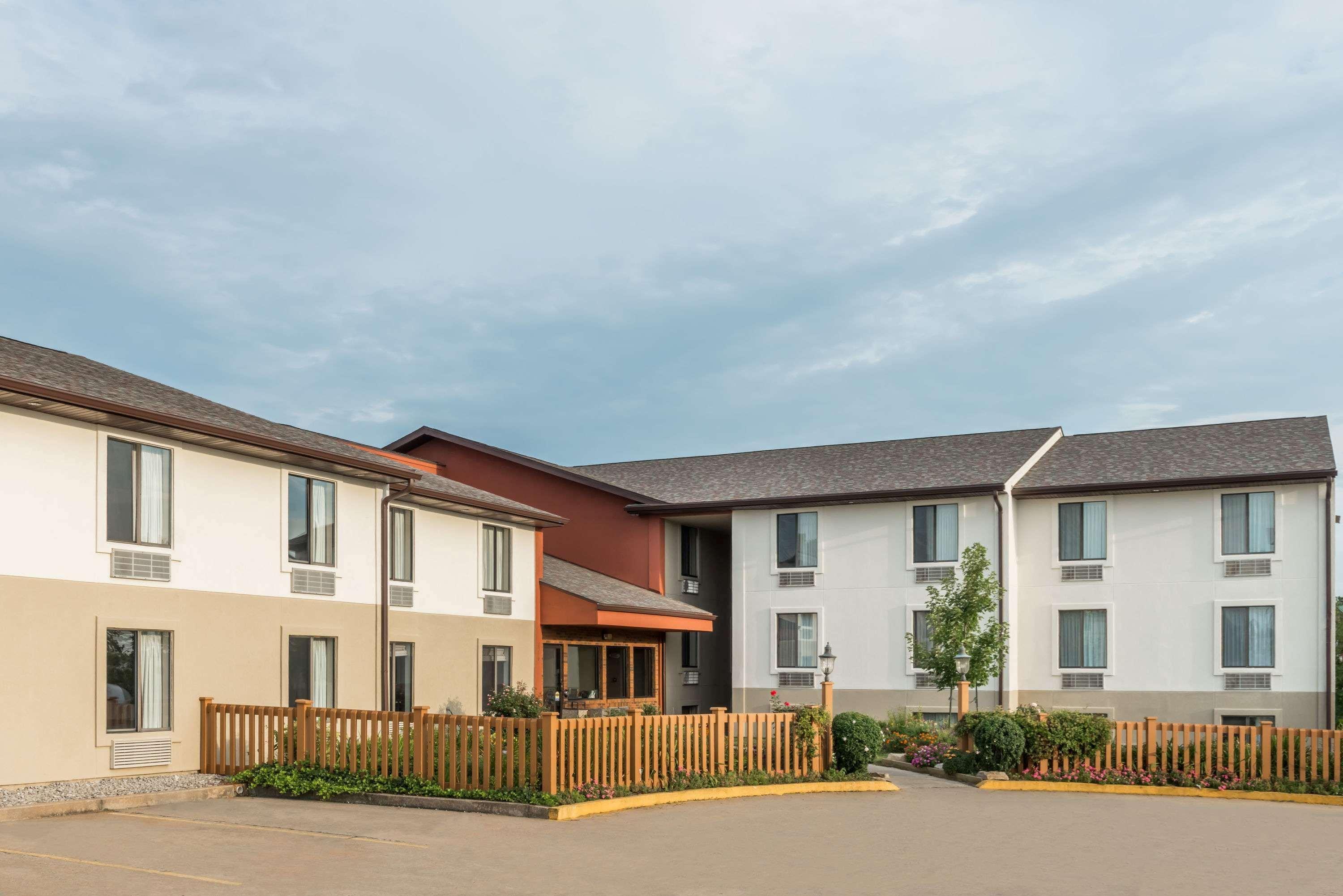 Super 8 By Wyndham Columbia Clark Lane Hotell Exteriör bild