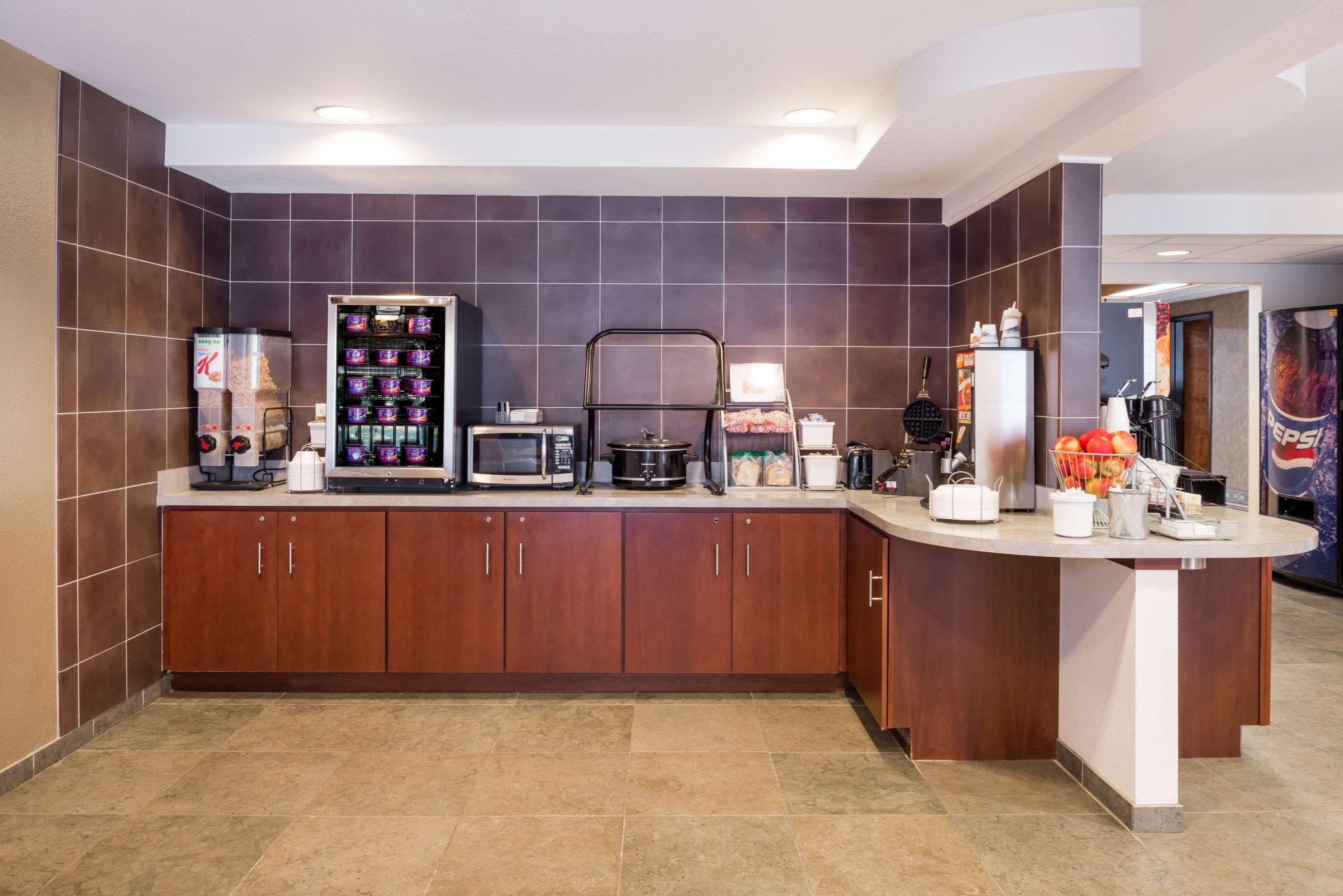Super 8 By Wyndham Columbia Clark Lane Hotell Exteriör bild