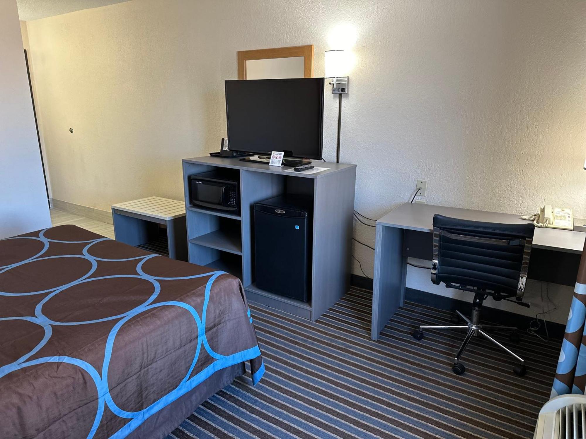 Super 8 By Wyndham Columbia Clark Lane Hotell Exteriör bild