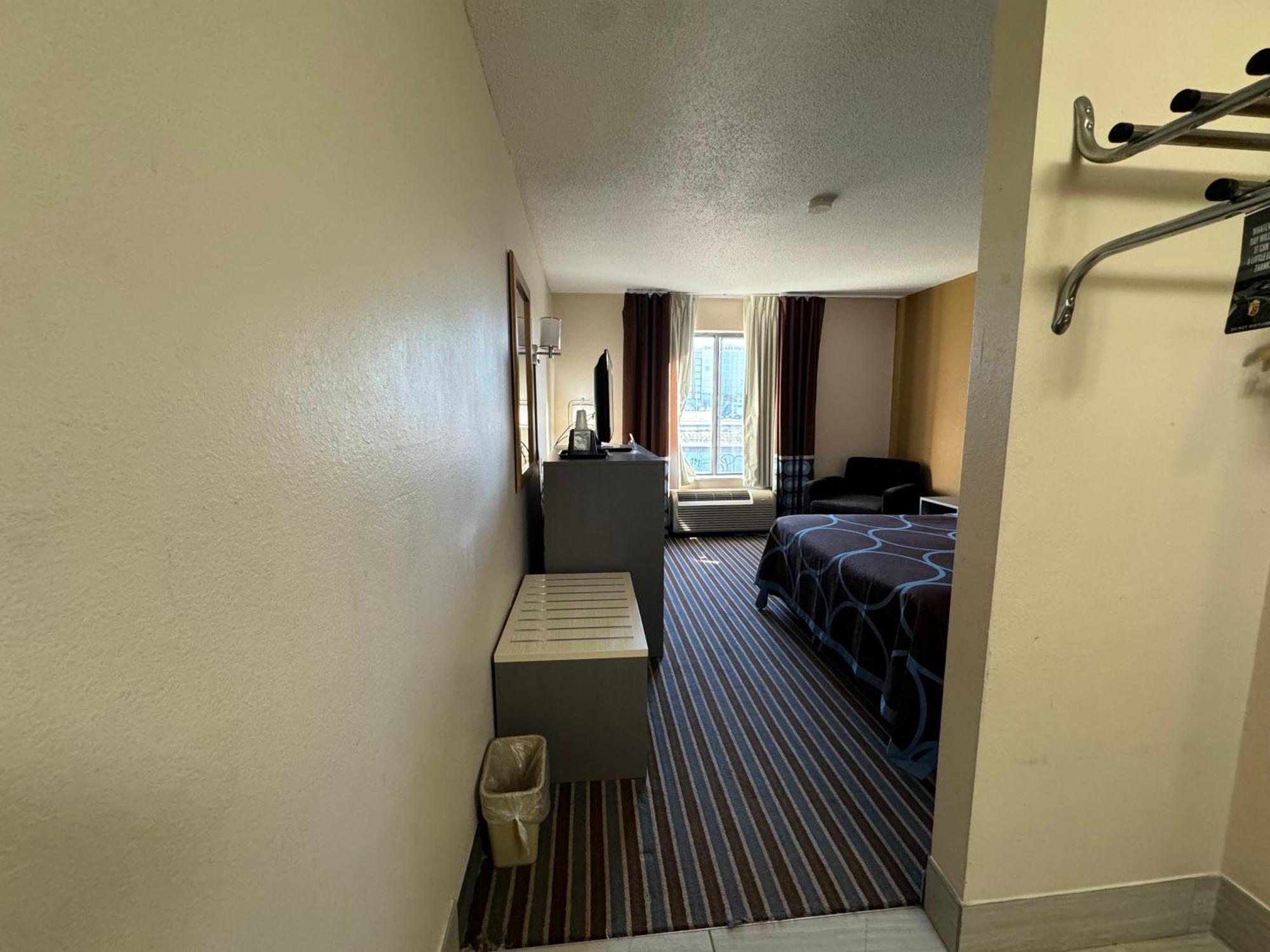 Super 8 By Wyndham Columbia Clark Lane Hotell Exteriör bild