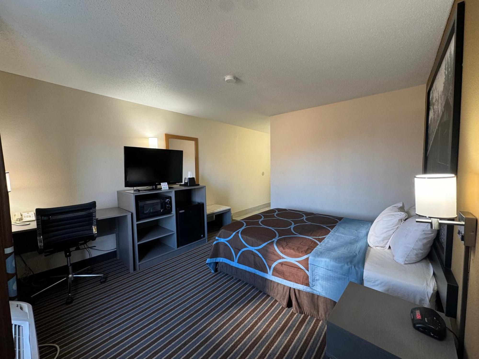 Super 8 By Wyndham Columbia Clark Lane Hotell Exteriör bild