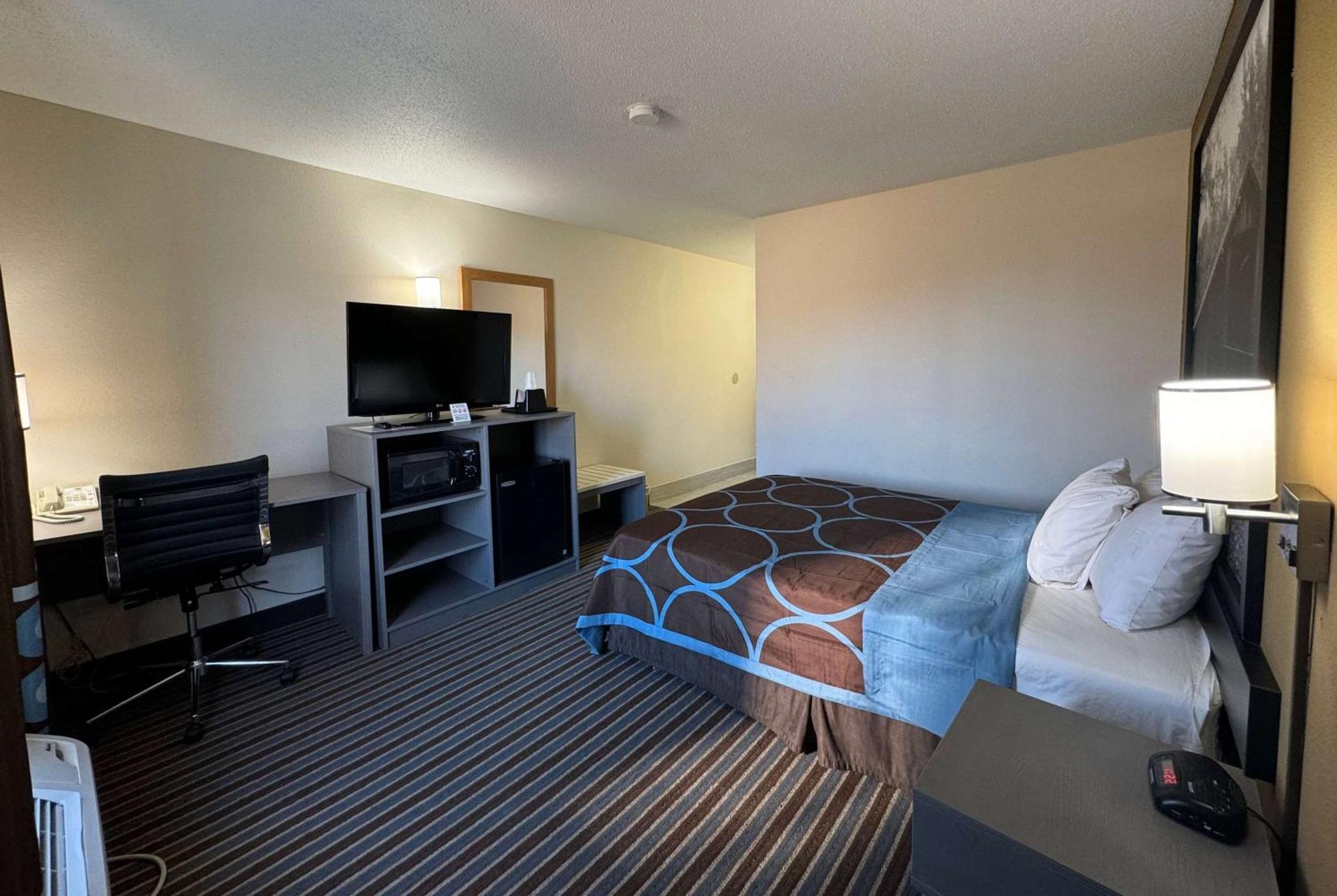 Super 8 By Wyndham Columbia Clark Lane Hotell Exteriör bild