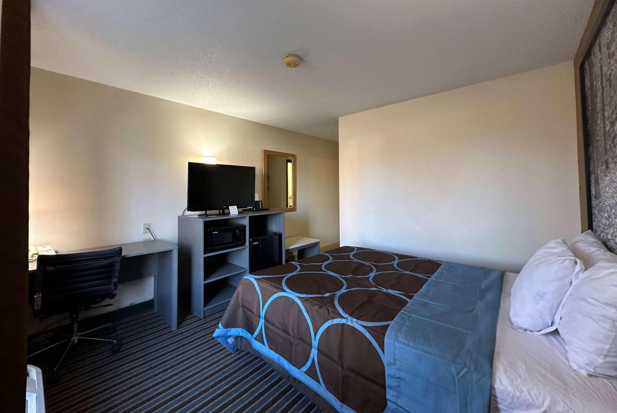 Super 8 By Wyndham Columbia Clark Lane Hotell Exteriör bild